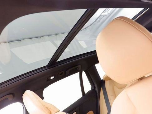 Used 2024 Volvo V60 B5 Cross Country Ultimate image 14