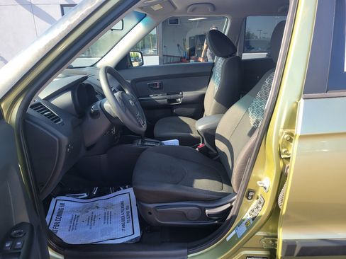 Used 2010 Kia Soul + w/ Audio Pkg FWD image 15