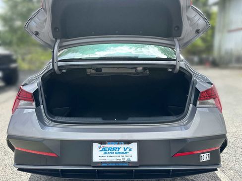 New 2025 Hyundai Elantra Limited image 21