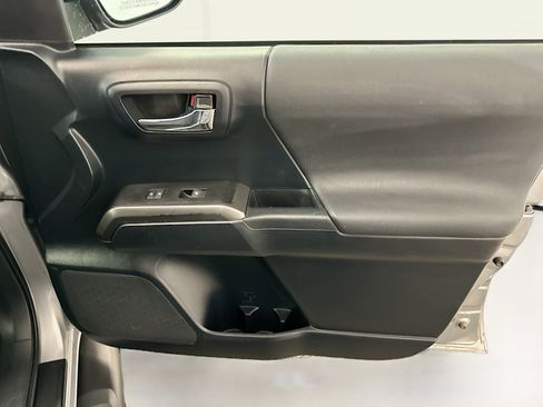 Used 2019 Toyota Tacoma TRD Sport image 33