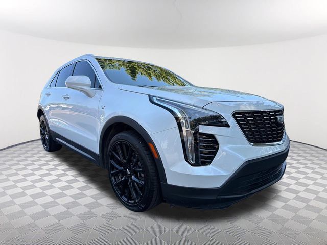 Used 2023 Cadillac XT4 Luxury w/ LPO, Onyx Lite Package FWD image 3