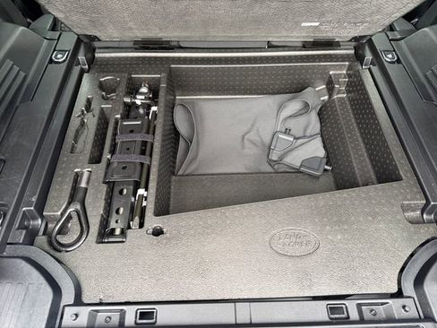 Used 2025 Land Rover Defender 110 S image 46