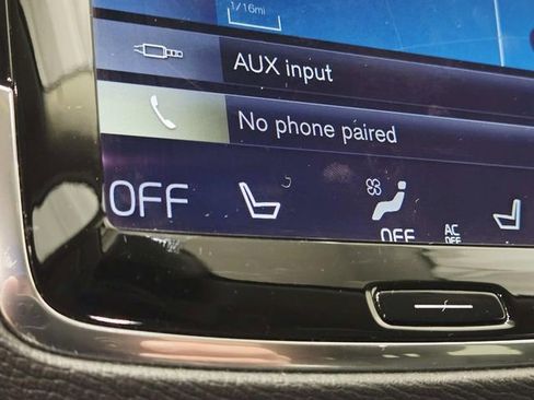 Used 2016 Volvo XC90 T6 Momentum w/ Momentum Plus Package image 28