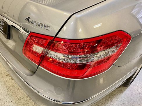 Used 2010 Mercedes-Benz E 350 4MATIC Sedan image 32