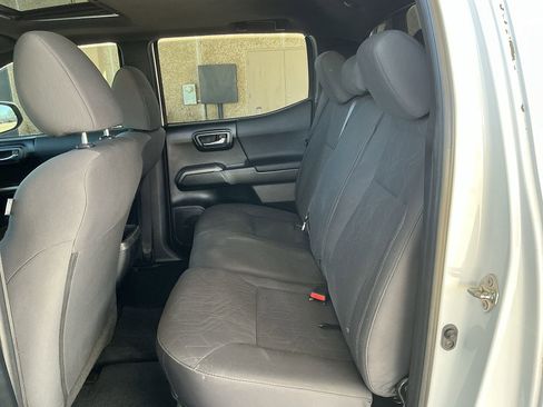 Used 2016 Toyota Tacoma TRD Off-Road image 13