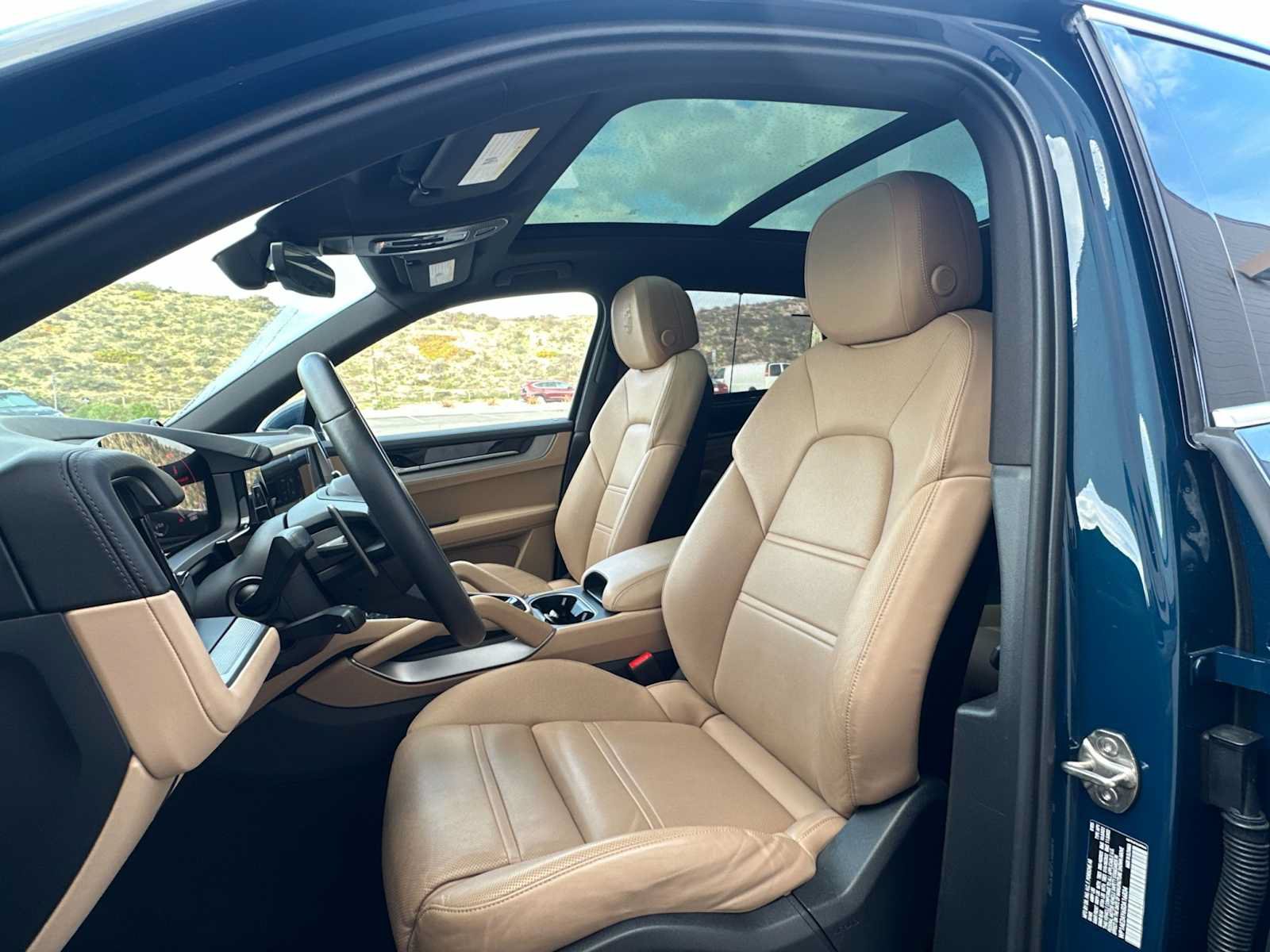 Certified 2025 Porsche Cayenne E-Hybrid AWD/4WD image 5