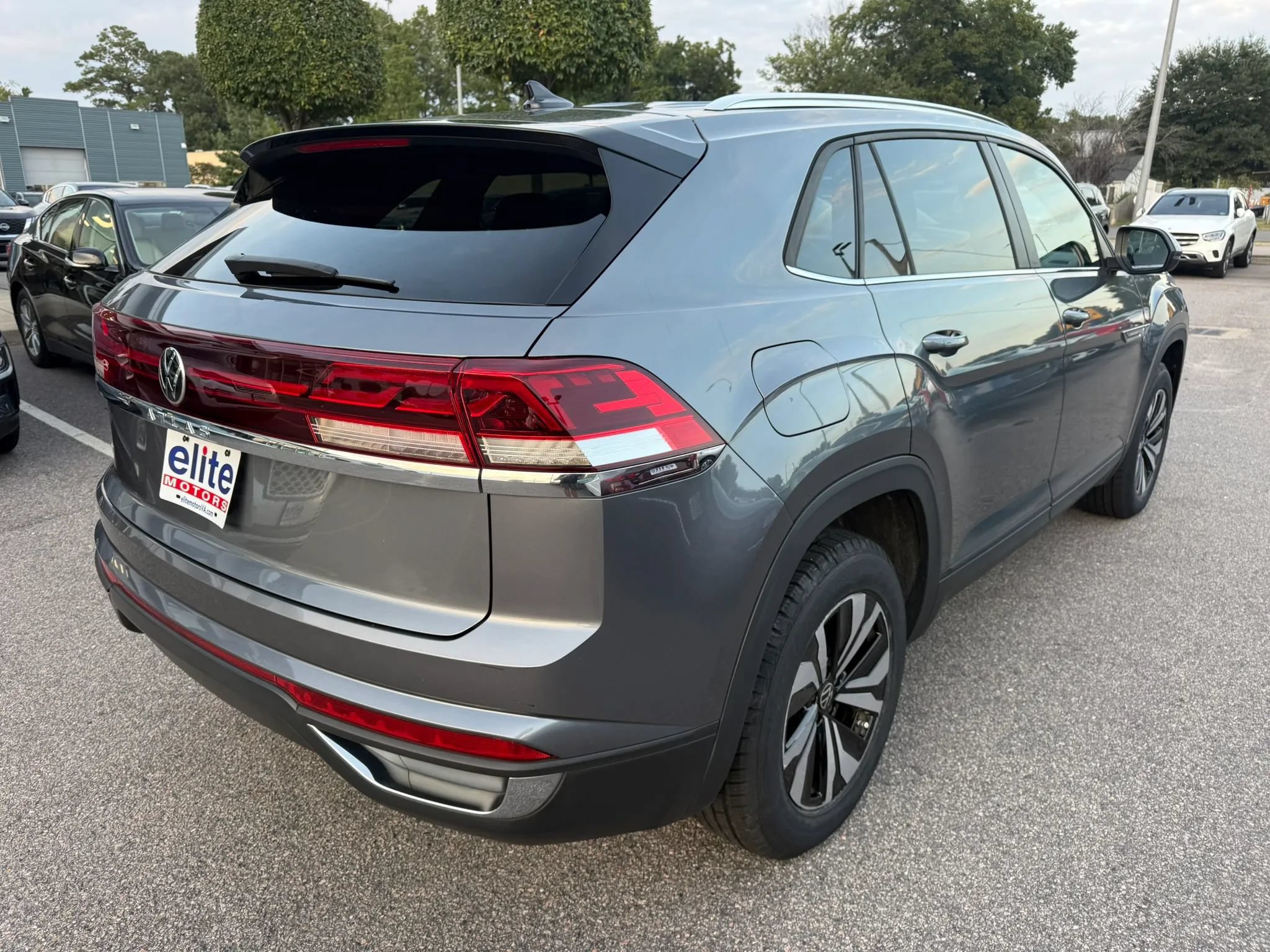 Used 2024 Volkswagen Atlas Cross Sport SE FWD image 7