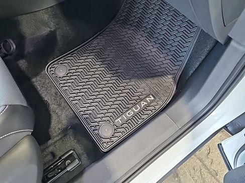 New 2026 Volkswagen Tiguan SE R-Line image 14