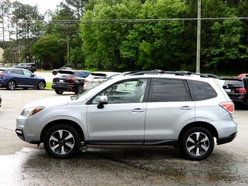 Used 2017 Subaru Forester 2.5i Premium w/ All-Weather Package image 10