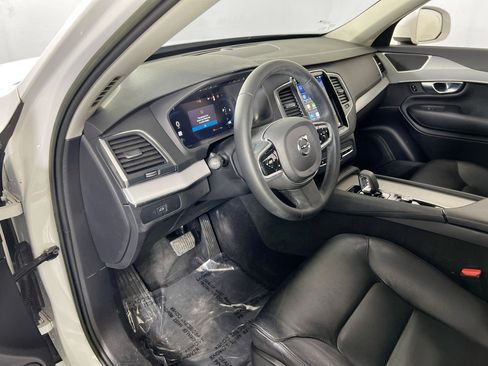 Used 2023 Volvo XC90 B5 Core w/ Protection Package Premier image 9