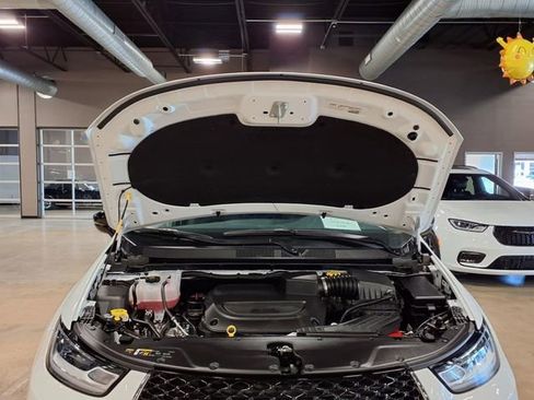 Certified 2024 Chrysler Pacifica Touring-L image 10