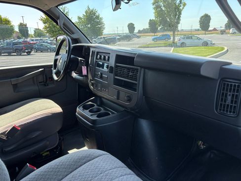 Used 2020 Chevrolet Express 2500 w/ Driver Convenience Package RWD image 21