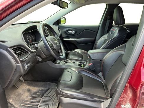 Used 2021 Jeep Cherokee Trailhawk AWD/4WD image 11