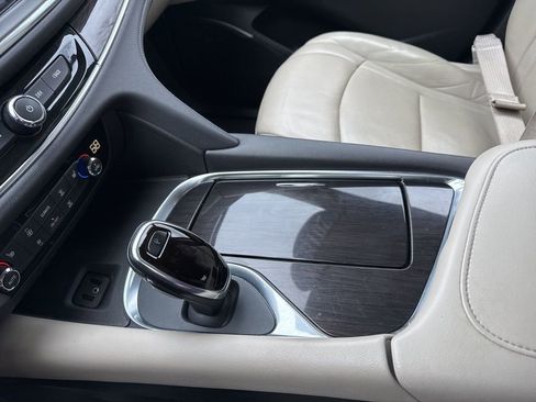 Certified 2018 Buick Enclave Essence image 29