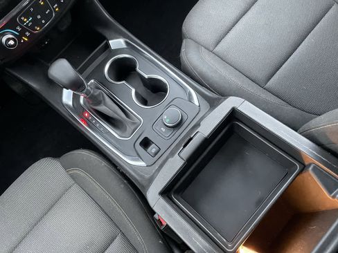 Used 2021 Chevrolet Traverse LT image 23