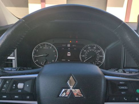 Used 2024 Mitsubishi Outlander SE Black Edition FWD image 36