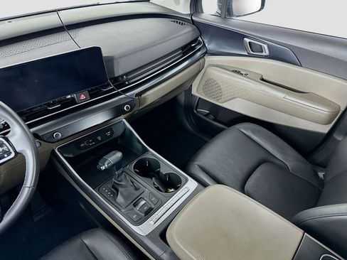 Used 2025 Kia Carnival image 22