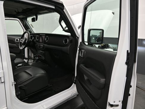 Used 2022 Jeep Wrangler Unlimited Sahara w/ Cold Weather Group image 21