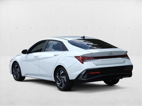 New 2025 Hyundai Elantra Limited image 9