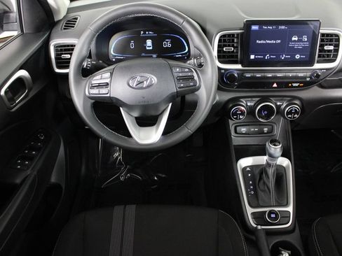 Certified 2025 Hyundai Venue SEL FWD image 8