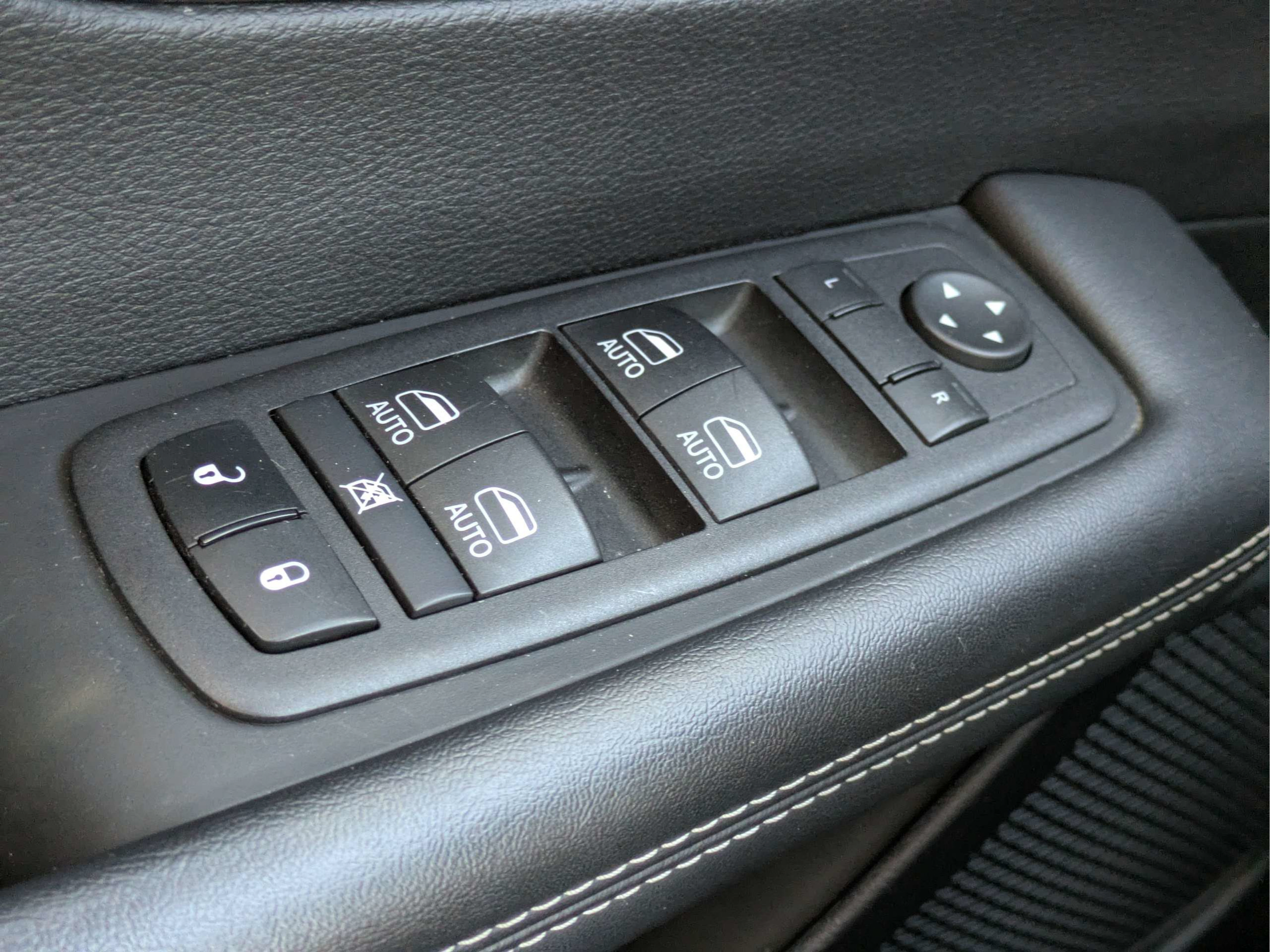 Used 2025 Chrysler Pacifica Select FWD image 21