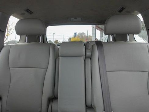 Used 2012 Toyota Highlander Limited w/ Tow Pkg image 16