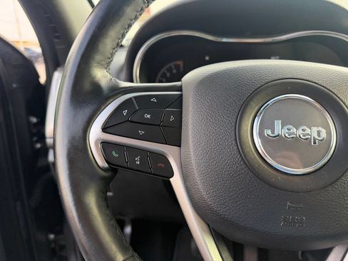 Used 2019 Jeep Grand Cherokee Altitude AWD/4WD image 32