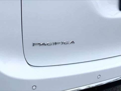 New 2026 Chrysler Pacifica Select image 14