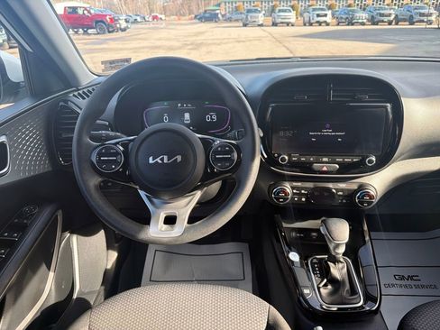 Used 2025 Kia Soul S FWD image 18