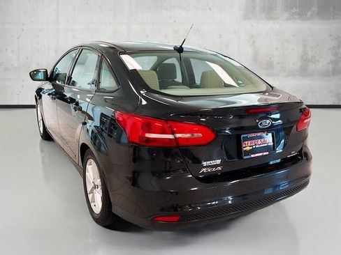 Used 2015 Ford Focus SE w/ SE Cold Weather Package image 4