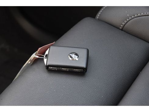 Certified 2026 Volvo XC40 B5 Plus w/ Protection Package Premier image 40