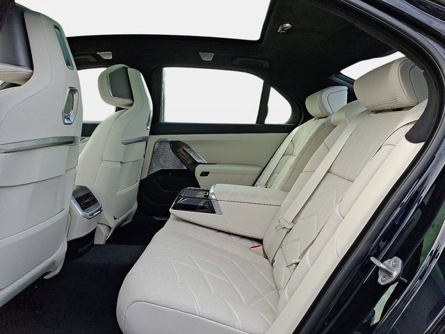 New 2026 BMW 760i xDrive w/ Executive Package AWD/4WD image 9