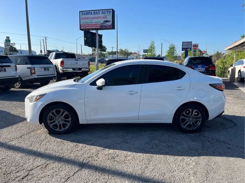 Used 2019 Toyota Yaris LE image 8