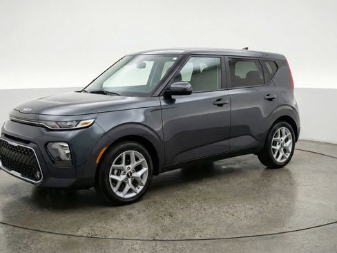 Used 2025 Kia Soul LX w/ LX Technology Package image 3