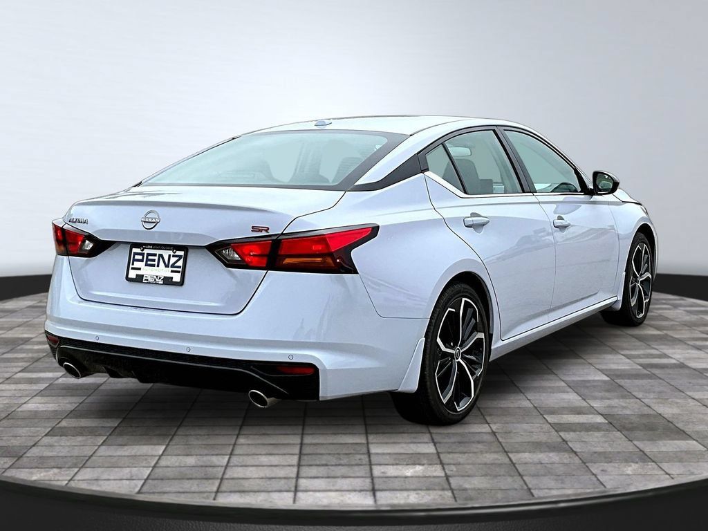 Used 2025 Nissan Altima 2.5 SR w/ SR Premium Package FWD image 7