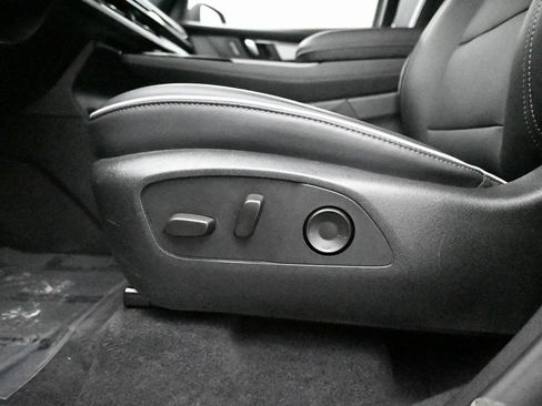 Used 2025 Buick Enclave Preferred AWD/4WD image 15