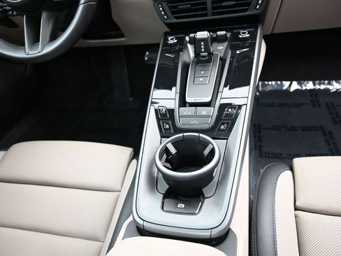 Used 2025 Porsche 911 Carrera image 25