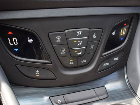 Used 2020 Buick Envision Essence w/ Experience Buick Package FWD image 31