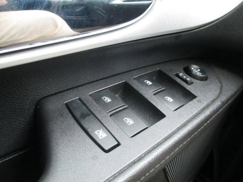 Used 2017 Chevrolet Equinox Premier w/ Enhanced Convenience Package image 26