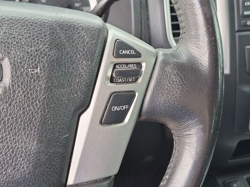 Used 2018 Nissan Titan SV w/ SV Convenience Package RWD image 13