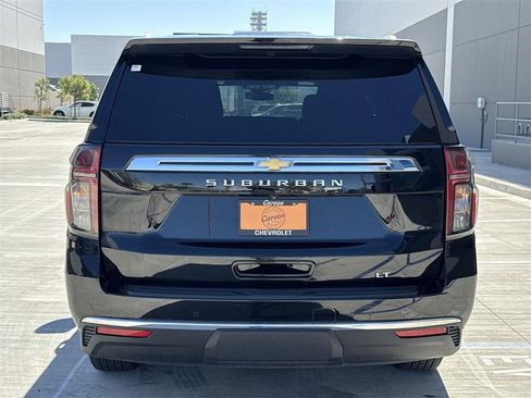 Used 2024 Chevrolet Suburban LT image 4