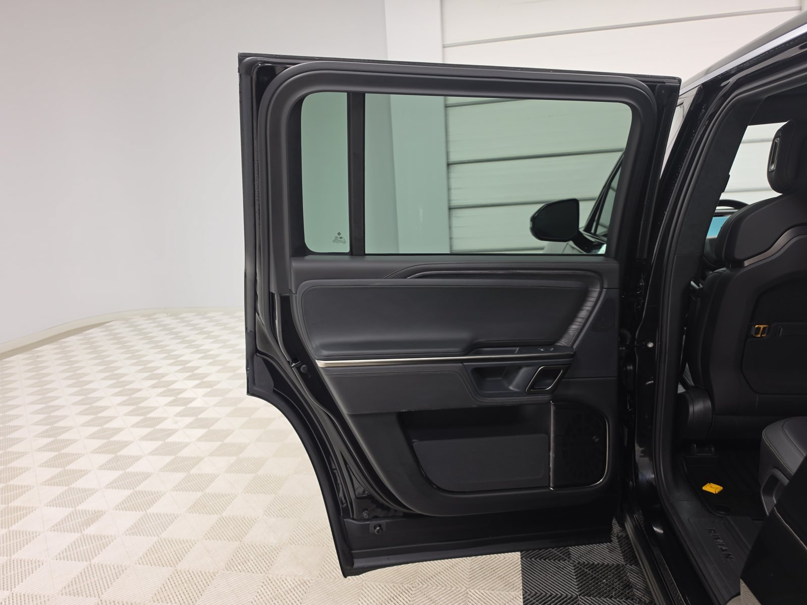 Used 2023 Rivian R1S Adventure Dual AWD/4WD image 17
