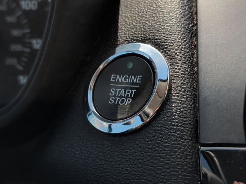 Used 2019 Ford EcoSport Titanium FWD image 34