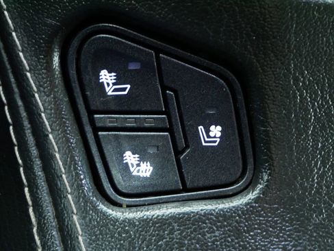 Used 2017 GMC Yukon XL SLT image 25