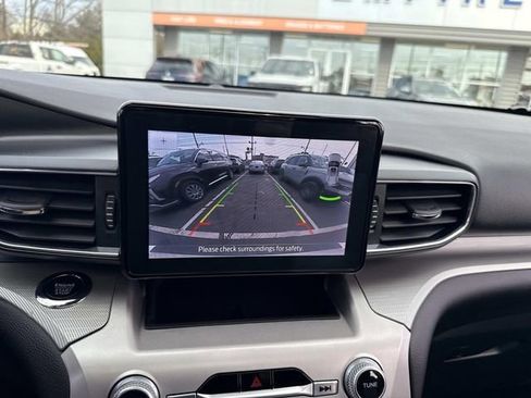 Used 2022 Ford Explorer XLT w/ Equipment Group 202A image 31