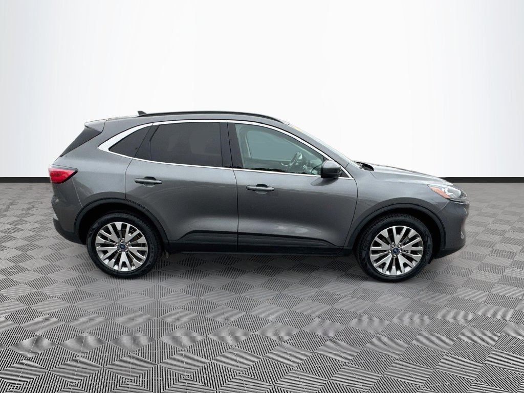 Used 2022 Ford Escape Titanium w/ Class II Trailer Tow Package AWD/4WD image 33