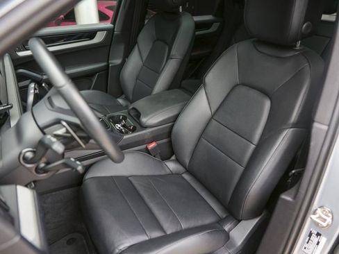 Certified 2025 Porsche Cayenne image 5