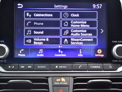 Used 2025 Nissan Altima 2.5 SV FWD image 25