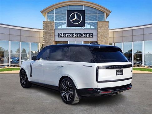 Used 2023 Land Rover Range Rover Long Wheelbase SE image 3