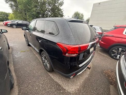 Used 2017 Mitsubishi Outlander ES AWD/4WD image 3